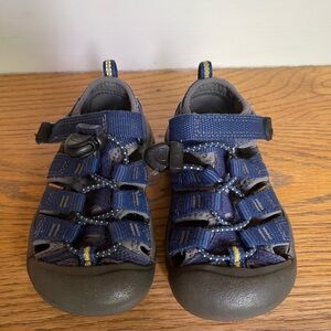 KEENs size 8 little Kids Blue Sandals